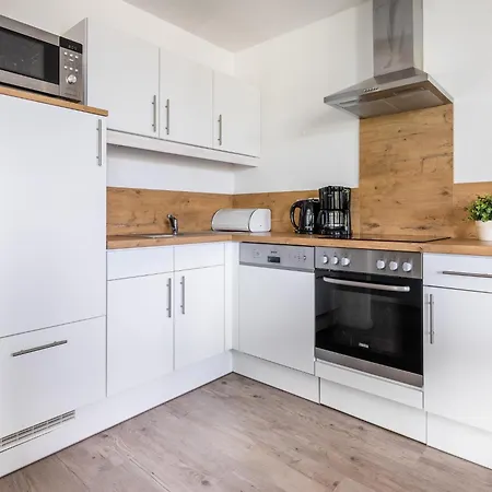 Spacious, Modern Apartment, Ten Minutes Walk From The Centre Апартаменты *