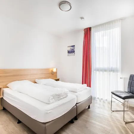 Апартаменты Spacious, Modern Apartment, Ten Minutes Walk From The Centre