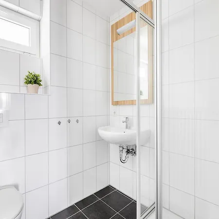 Apartment Spacious, Modern Apartment, Ten Minutes Walk From The Centre *